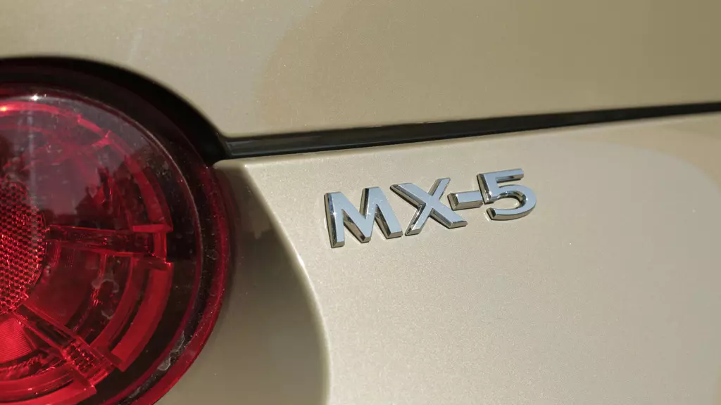 Mazda MX-5 Roadster ND 2.0 184 Edition 100 - Véhicule - Modern